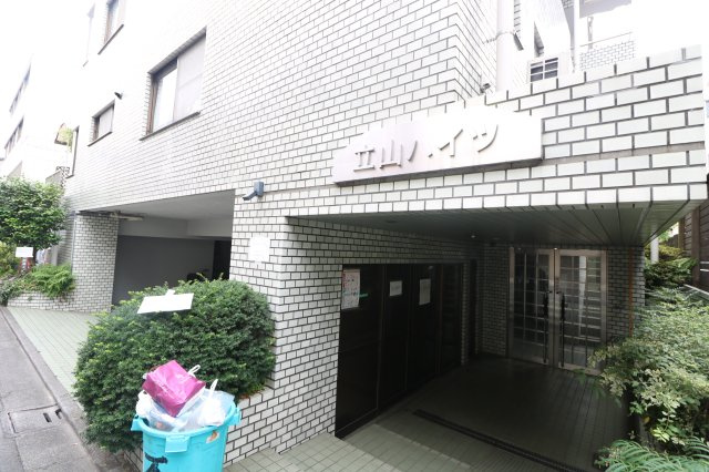 【エントランス】