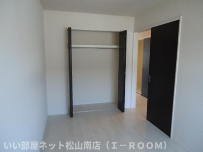【洋室】 | サンフォレスト　シーダ