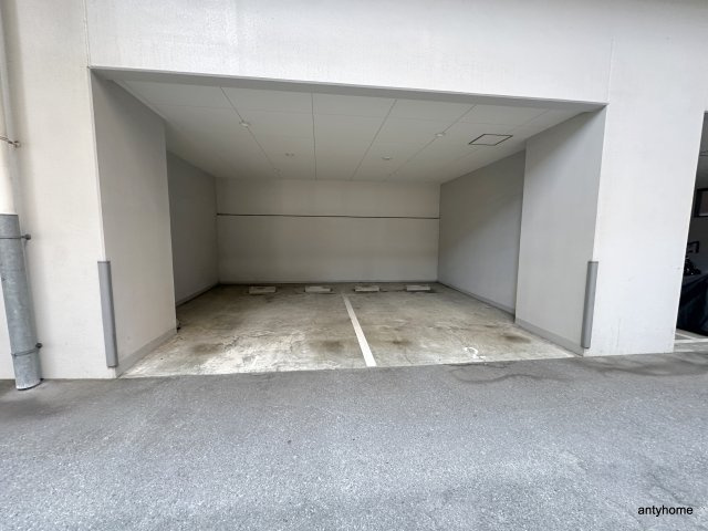 CITY SPIRE難波グレイスの駐車場
