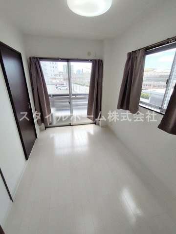 ＺＥＥＫの寝室|別部屋写真です。