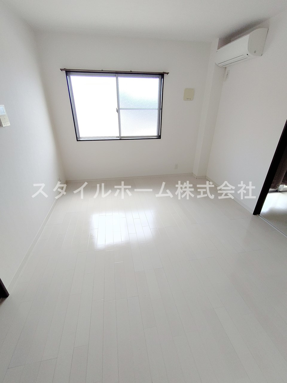 ＺＥＥＫの居間・リビング|別部屋写真です。