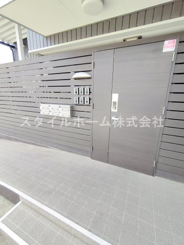ＺＥＥＫのエントランス|別部屋写真です。