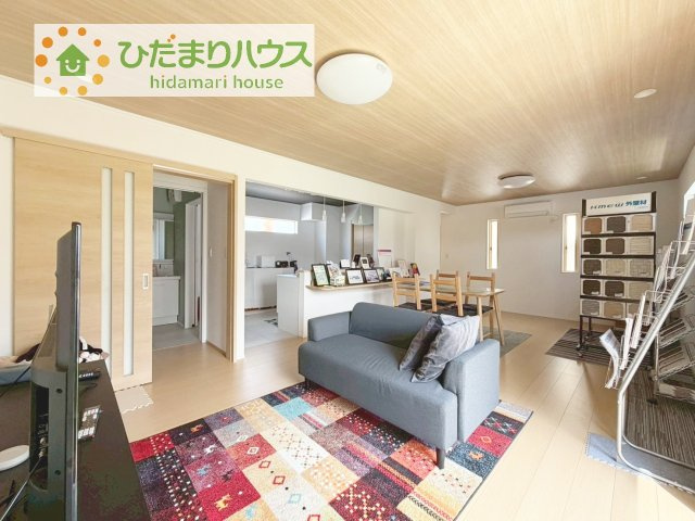 【居間・リビング】 | 坂東市岩井　新築戸建 | リビングの窓からはあたたかな日差しが差し込みます(*'▽')