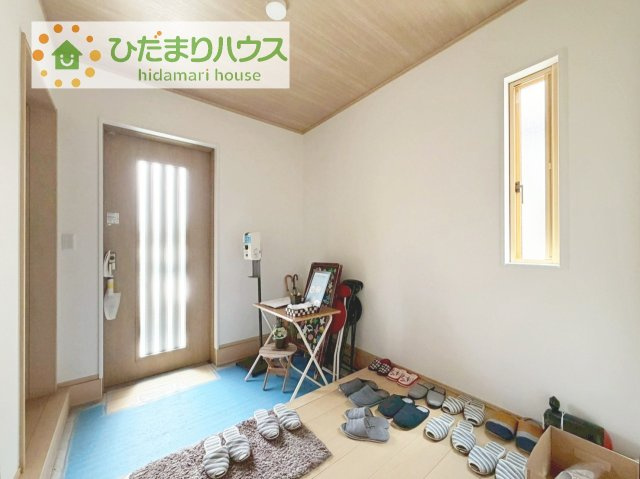 【玄関】 | 坂東市岩井　新築戸建 | 毎日「行ってきます」「ただいま」をいう玄関は明るく光が差し込みます♪