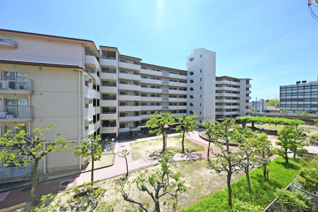 立花グリーンハイツ四号棟の展望|-物件内公園-
ちょっとしたリフレッシュスペースとしても活用でき、日常にゆとりを与えてくれます。