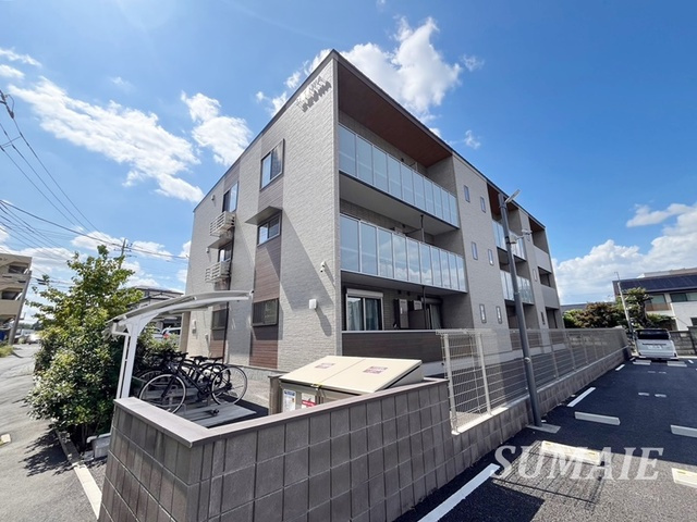 エトワールの外観|3階建てです！