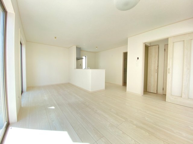 西原町与那城（全2棟）ラストB号棟の居間・リビング|※同仕様写真です
