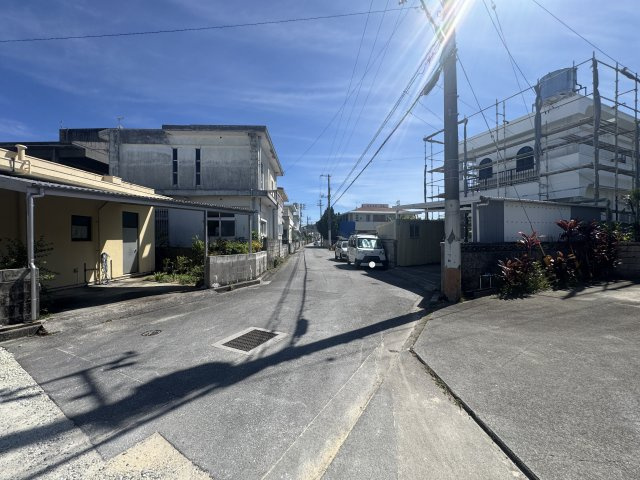 西原町与那城（全2棟）ラストB号棟の前面道路含む現地写真|※東側4m道路♪