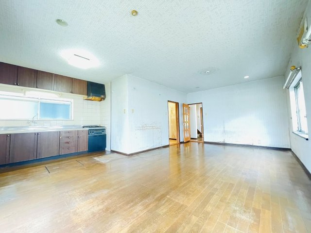 豊田市花沢町の居間・リビング