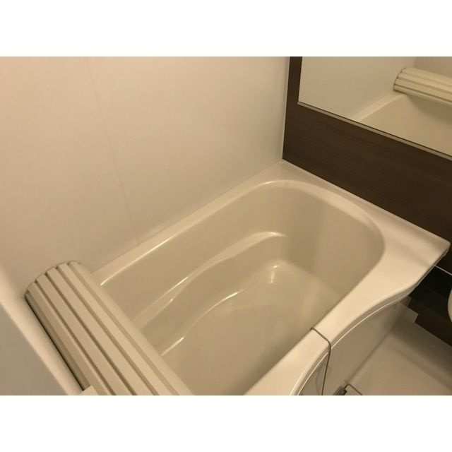 コンフォート白鳩西宮北口の浴室