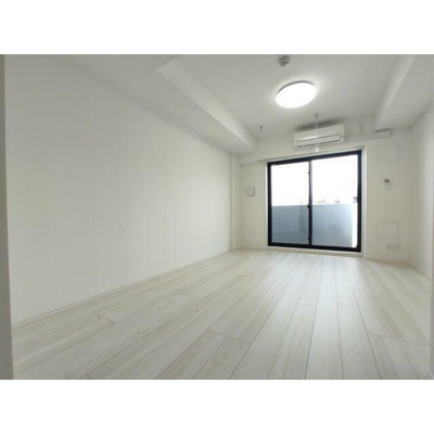 【居間・リビング】 | プレール・ドゥーク方南町 | 9.4帖のきれいな洋室。