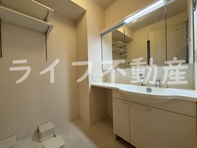 クローバー友井の独立洗面台|朝の身支度には欠かせない独立洗面化粧台