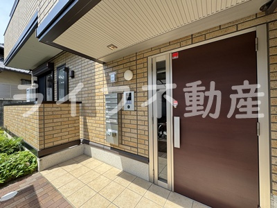 クローバー友井のエントランス|落ち着いたエントランスです