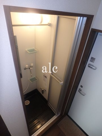 hana高円寺のシャワールーム|落ち着いた空間のシャワールームです