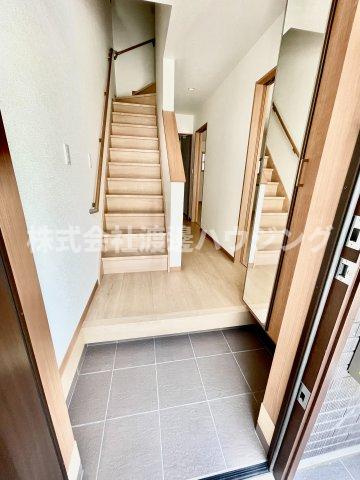 庄内栄町1丁目一戸建の玄関