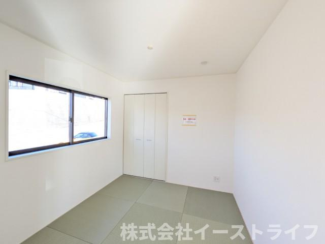 【新築戸建】　いわき市小名浜下神白第3の和室|1号棟写真　和室は遮音性に優れており、フローリングよりも柔らかいため、お子様のいるファミリーに人気です