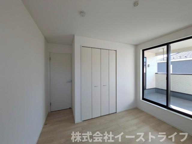 【新築戸建】　いわき市小名浜下神白第3の洋室|1号棟写真　洋室は和室と比べて家具を置いたり敷物を敷いたりと、カスタマイズ性が高いので、自分の好みの部屋にしやすいです♪
