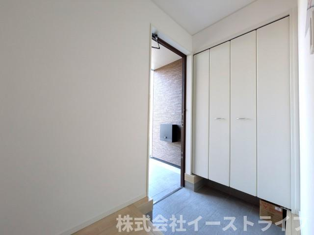 【新築戸建】　いわき市小名浜下神白第3の玄関|1号棟写真　玄関にはシューズクローゼットが付いています