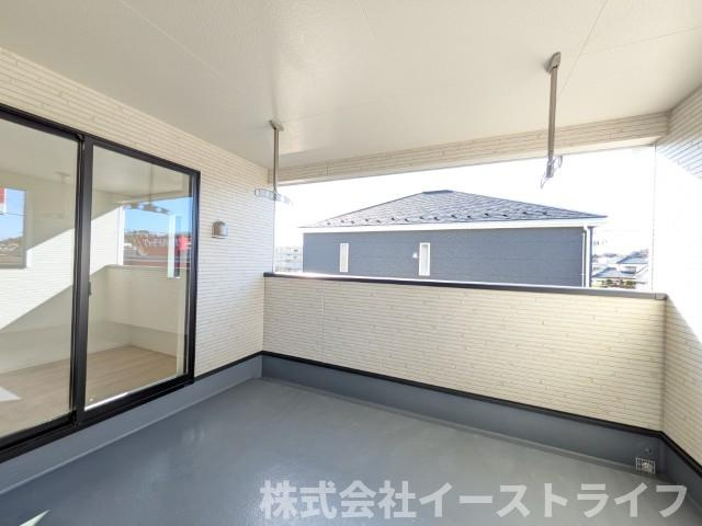 【新築戸建】　いわき市小名浜下神白第3のバルコニー|1号棟写真　インナーバルコニーは広々としていてお洗濯が楽ちんです。また日当たりを好む植物を育てるにはぴったりの空間なので、ガーデニングの場としても楽しむことができます◎