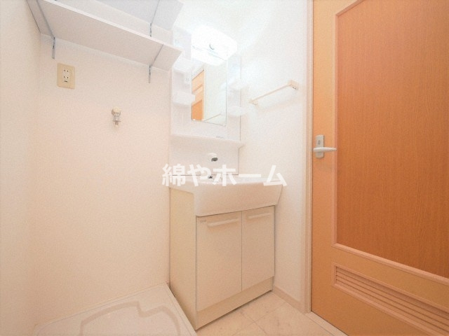 ドゥエリング桜川の洗面所|脱衣スペースもあります