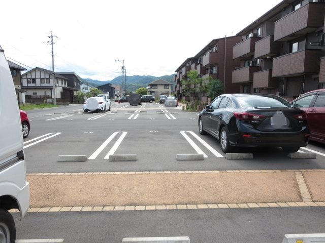 【駐車場】