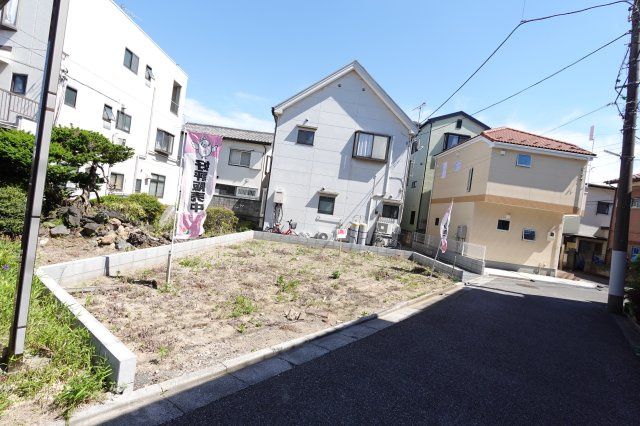 川越市神明町　売地の前面道路含む現地写真