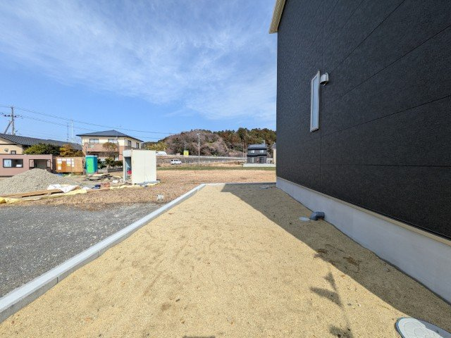 【新築戸建】　いわき市郷ヶ丘第8　全2棟の庭|同社施工写真　ガーデニングや家庭菜園もできるお庭がついています。お子様の遊び場にも◎
