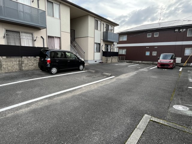 ファミリアコーポレーションⅢの駐車場