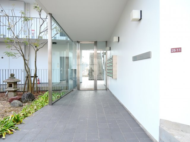 高槻市古曽部町１丁目の賃貸マンションのエントランス