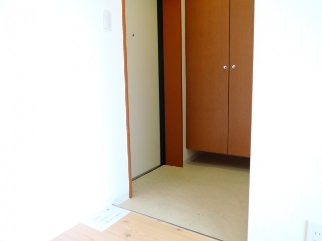 高槻市古曽部町１丁目の賃貸マンションの玄関