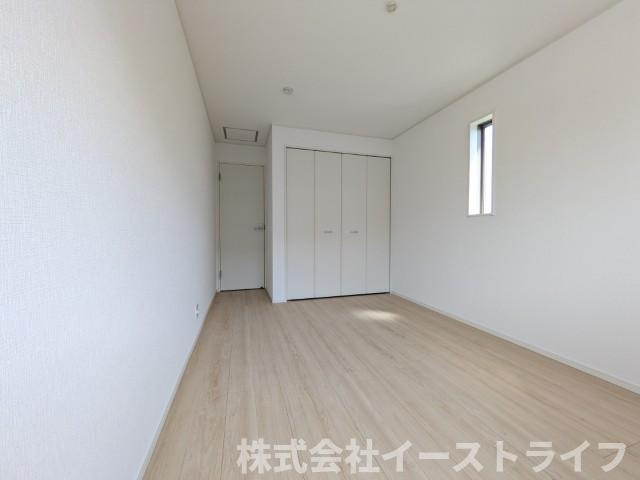 【新築戸建】　いわき市平第21　全2棟の子供部屋|1号棟写真　家具などのインテリアともマッチしておしゃれ感が出しやすく、身の回りの整理がしやすいのも洋室の魅力です◎