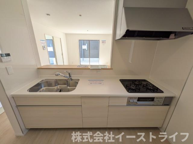 【新築戸建】　いわき市平第21　全2棟のキッチン|1号棟写真　対面キッチンは家族とのコミュニケーションをとりながらお料理できるのが魅力です♪とくに小さなお子さんを持つご家庭では、調理中もお子さんの様子をみられるので大きな安心に繋がりますね♪
