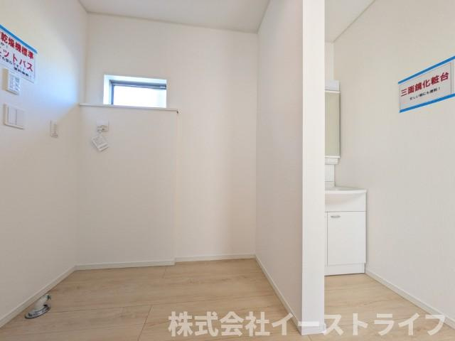 【新築戸建】　いわき市平第21　全2棟の洗面所|1号棟写真　洗面室が魅力です！洗濯機の他に乾燥機も置けるスペースがあります！