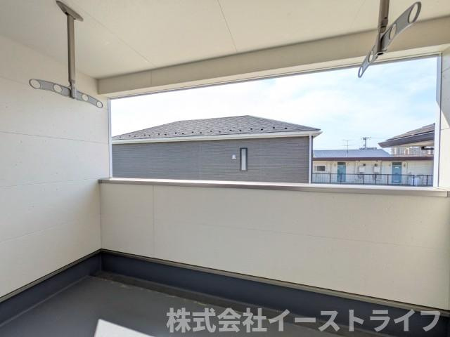 【新築戸建】　いわき市平第21　全2棟のバルコニー|1号棟写真　インナーバルコニーは広々としていてお洗濯が楽ちんです。また日当たりを好む植物を育てるにはぴったりの空間なので、ガーデニングの場としても楽しむことができます◎