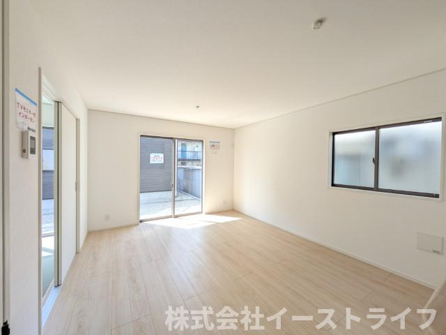 【新築戸建】　いわき市平第21　全2棟の居間・リビング|1号棟写真　明るいLDKは自然と家族が集まりそう！