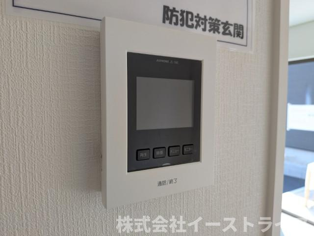 【新築戸建】　いわき市平第21　全2棟のセキュリティ|1号棟写真　テレビモニター付きインターフォンです。玄関のドアを開けることなく来客の顔や声を確認できるため、トラブルの防止につながります。