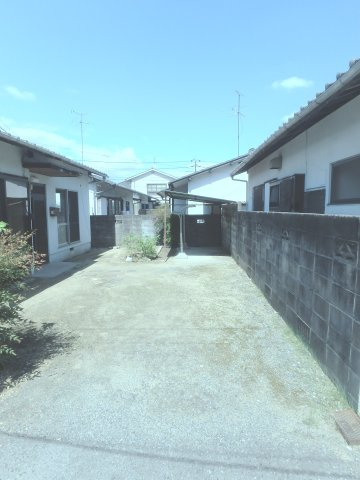 平田宇野貸家(平屋)の駐車場