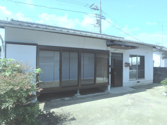 平田宇野貸家(平屋)の外観