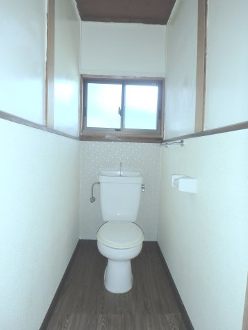 平田宇野貸家(2階建)のトイレ