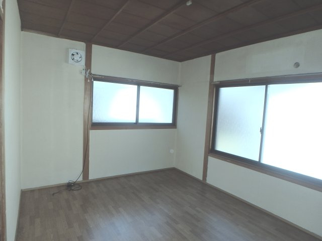 平田宇野貸家(2階建)の洋室