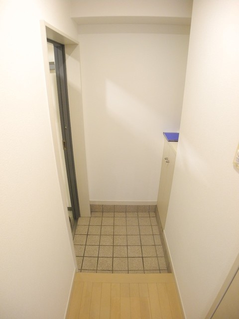 クラリス魚の町の玄関|同物件の反転タイプ写真です。