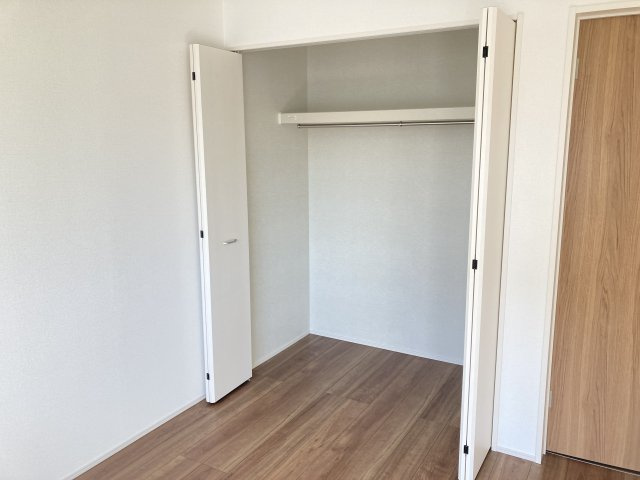 ハートフルタウン前橋市上新田町680番　Ａ号棟の収納|2階洋室１収納です