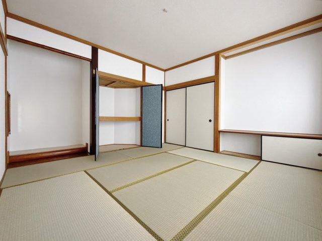 【中古戸建】熊谷市広瀬の和室|■和室｜和室でしか味わえない畳ならではの香りや素材で和のやすらぎを感じてください♪休日はお子様とお昼寝するのにも最適です！
