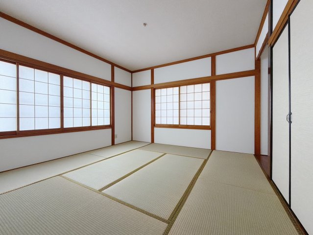 【中古戸建】熊谷市広瀬の和室|■和室｜和室を書斎にしたり、冬にはコタツを敷いて家族みんなで年越しをするのもいいですね。家族みんなのお気に入りの空間になります♪