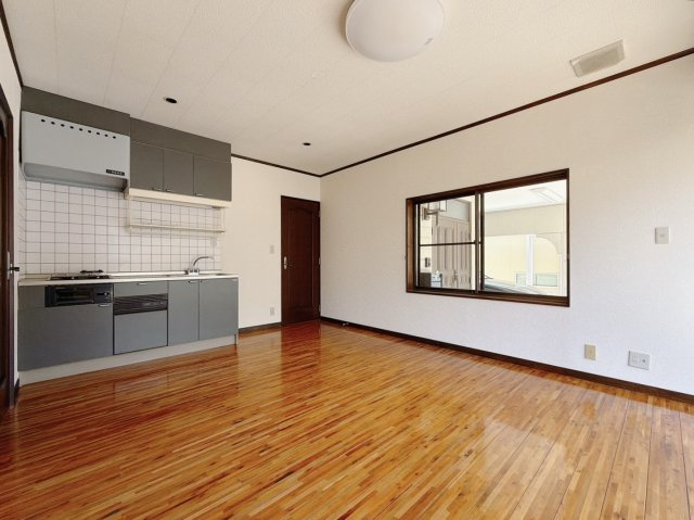 【中古戸建】熊谷市広瀬の洋室|■洋室｜2ヶ所キッチンがございますので、二世帯でも生活も実現できます♪来客スペースとしても活用できます♪