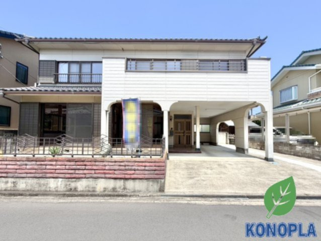 【中古戸建】熊谷市広瀬の外観|■外観｜インナーガレージは防犯性が高く、大切なお車を雨風や紫外線から守り安心して保管可能です♪