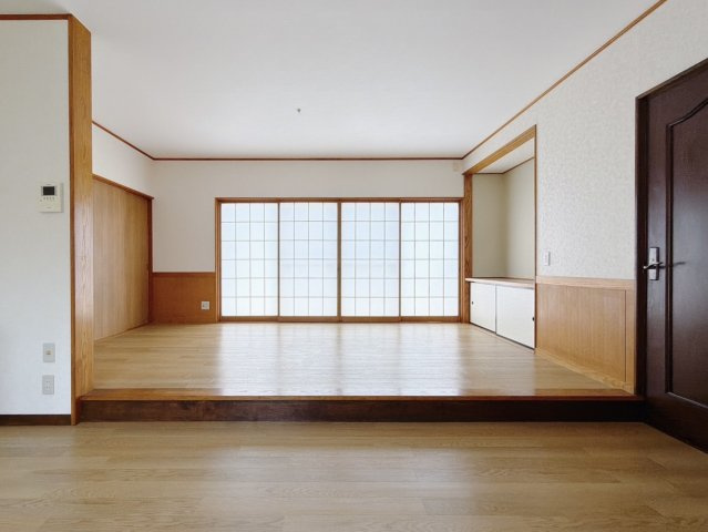 【中古戸建】熊谷市広瀬の居間・リビング|■リビング｜家族が揃う団らんのひと時は楽しく、そしてゆったりと。各々が空間を共有しながら、思い思いの時間も気兼ねなく過ごせます♪