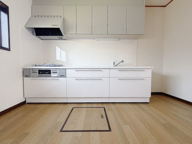【中古戸建】熊谷市広瀬のキッチン|■キッチン｜独立キッチンのメリットは人目を気にせずお料理が出来ることです！来客時にも手元を見られない安心感があります♪