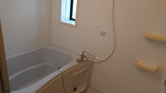 シャインヒルズA棟の浴室