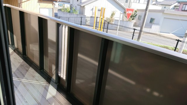 シャインヒルズA棟のバルコニー